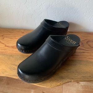 Black Sven Clogs EUC